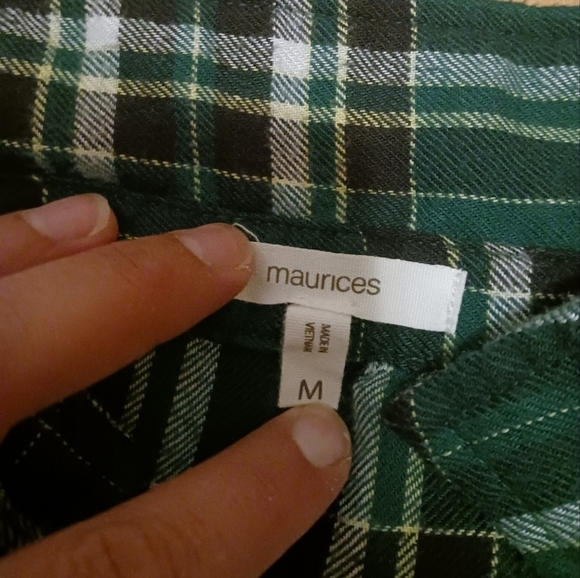 Women's Maurices Button Down Long Sleeve Soft Dress Shirt (M) - Picture 2 of 2